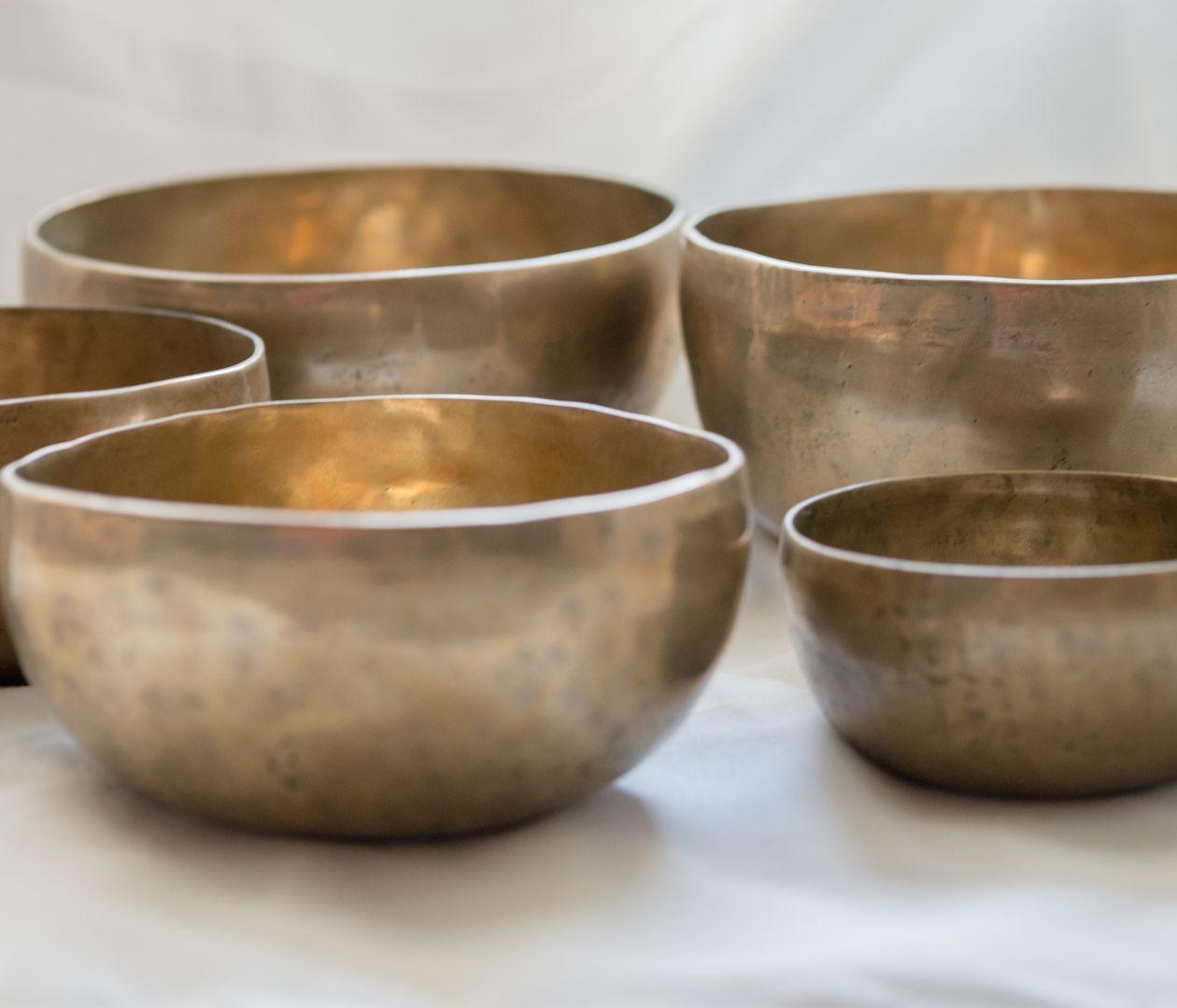 Full Moon Handmade Himalayan Seven Chakra Singing Bowls - Yogic Box