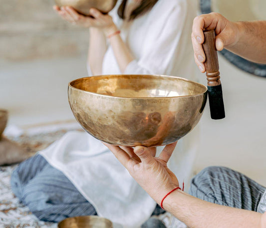 Handmade Himalayan Sacral Chakra Singing Bowl: Note D - Yogic Box